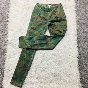 Silence + Noise Camouflage Green Pants Size Small